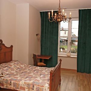 Ekononiczny pokój z łóżkiem king-size